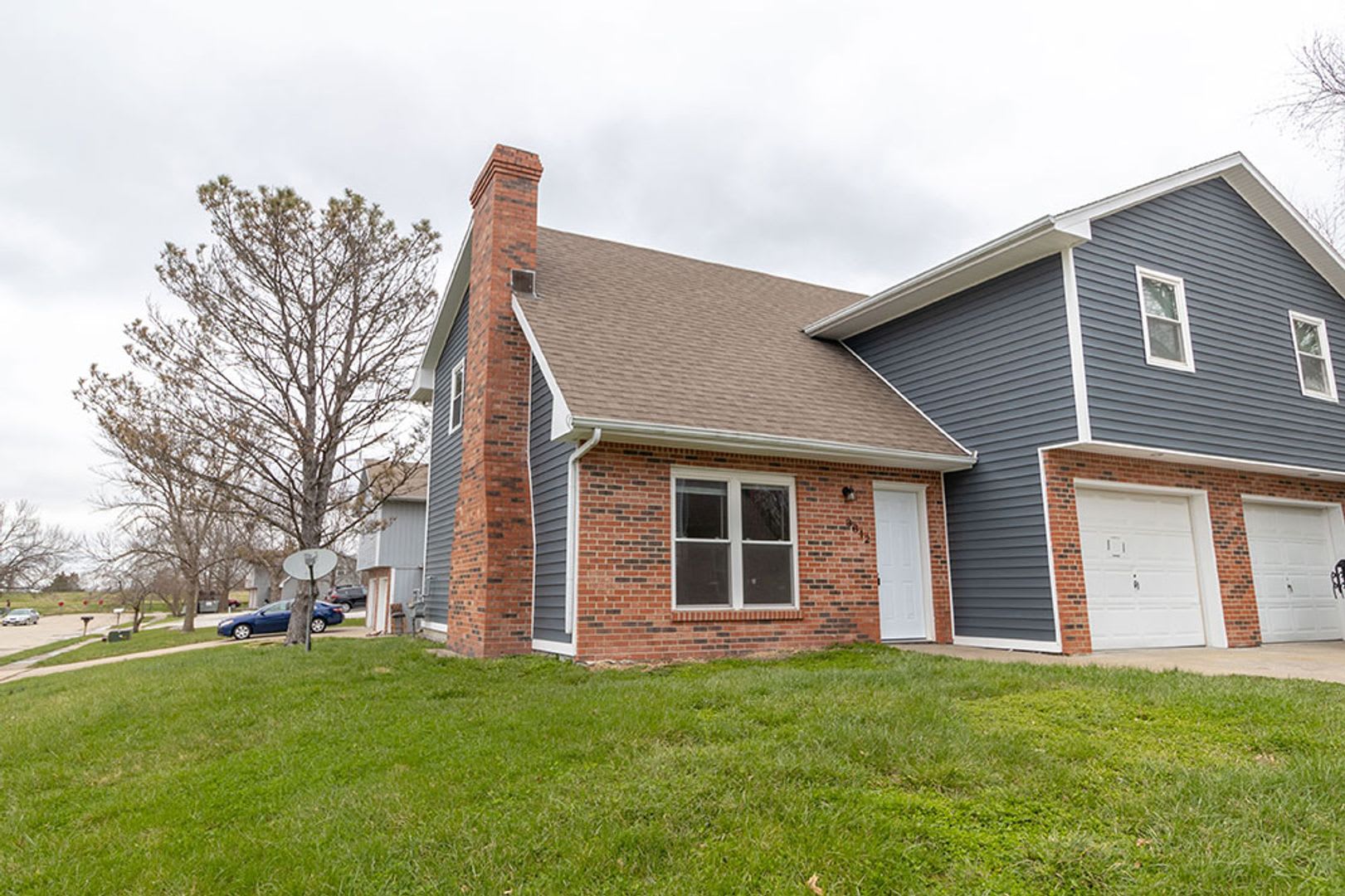 Spacious 3 bedroom duplex with 2.5 baths. – photo 1