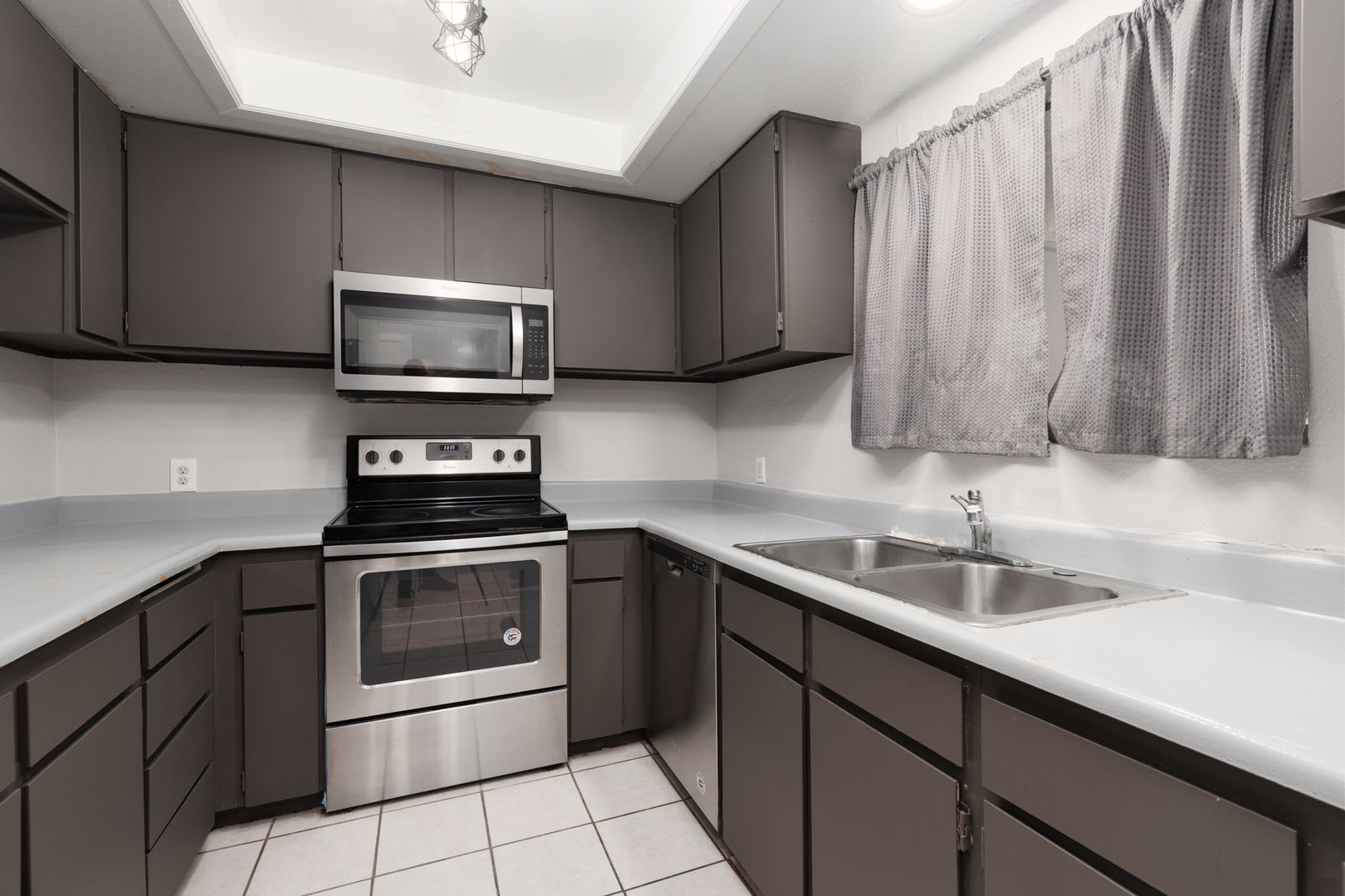 2 Bed / 2 Bath Near UNLV – Upstairs Unit – photo 2