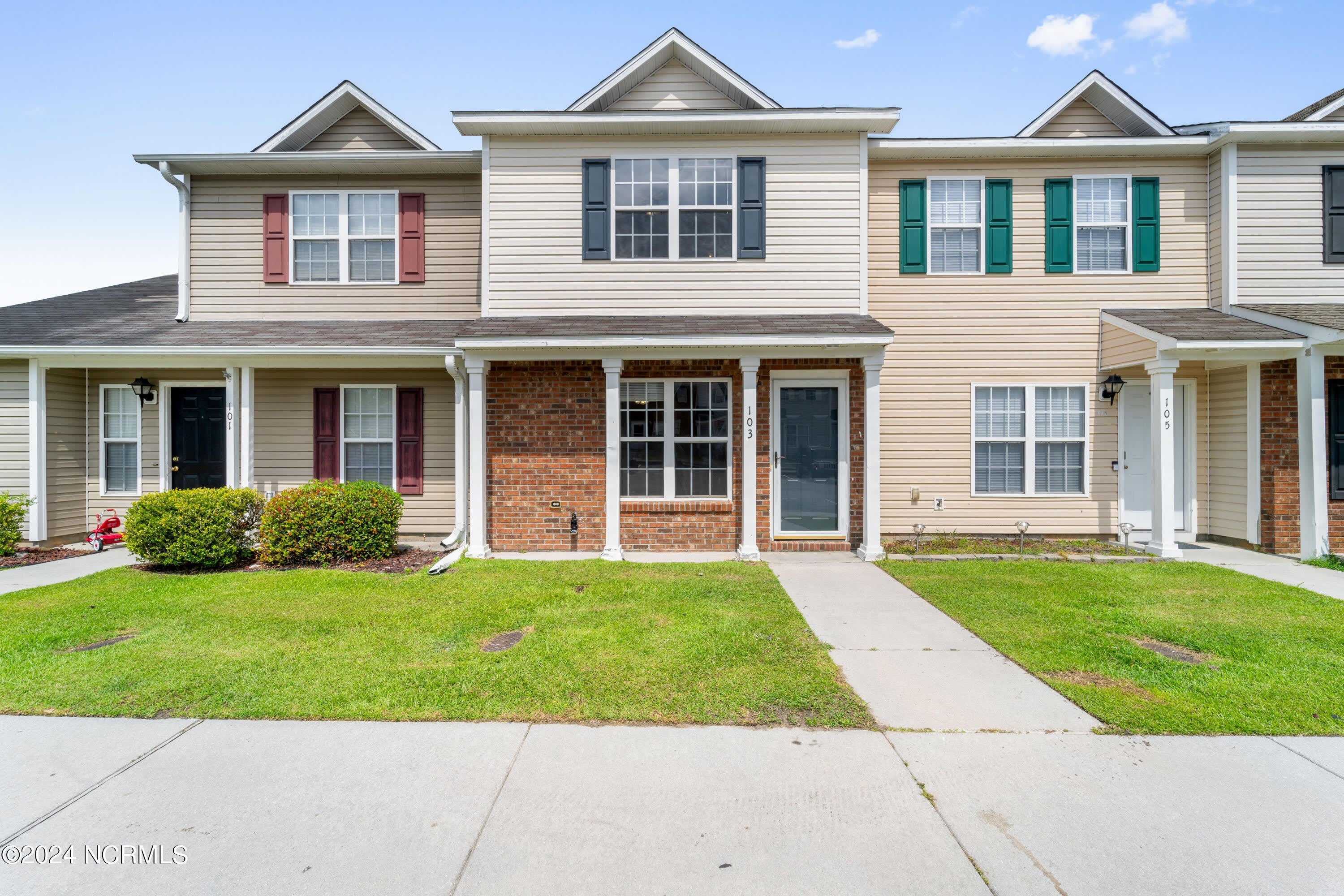103 Pinegrove Court – photo 1