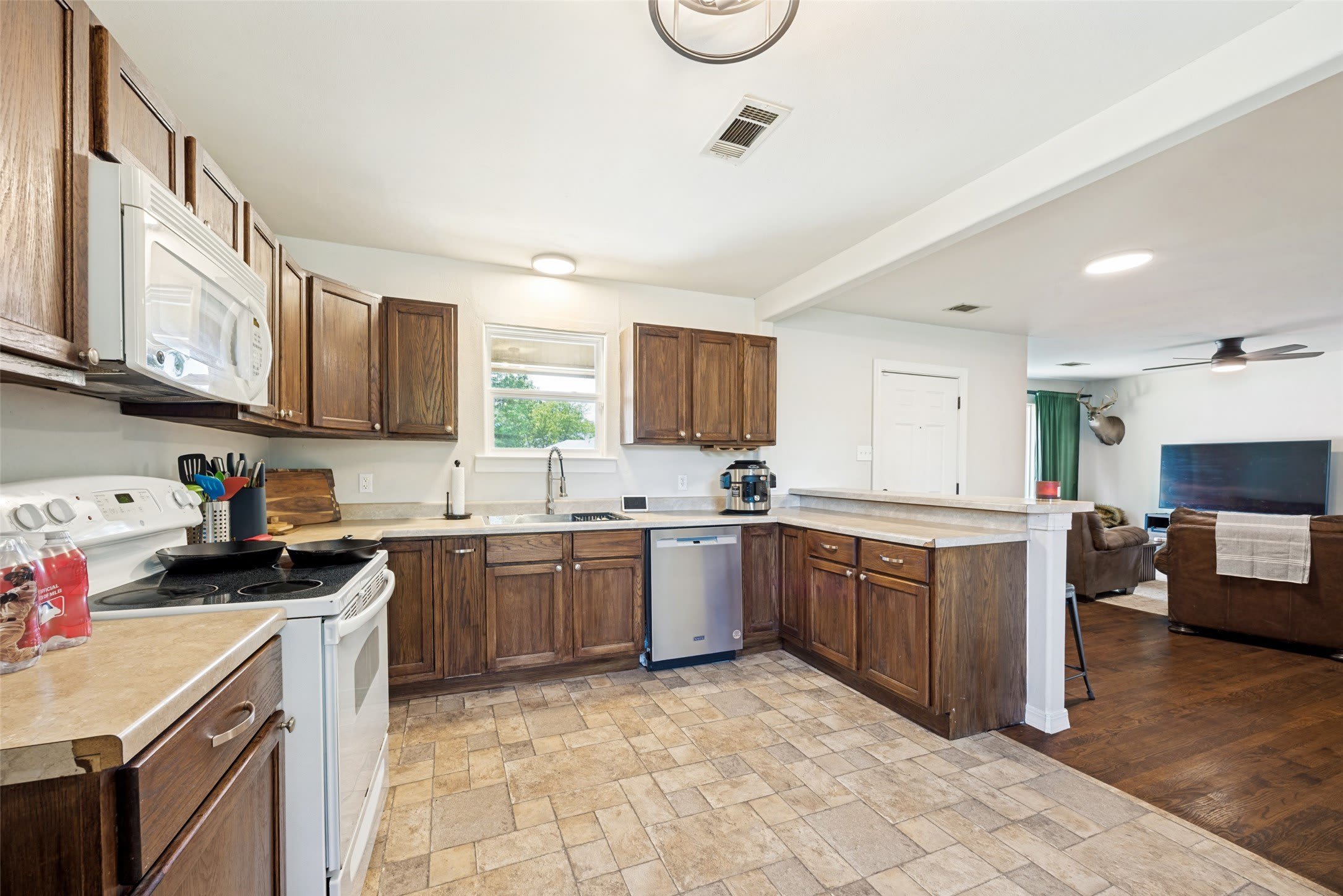 1800 W Walker Street – photo 4