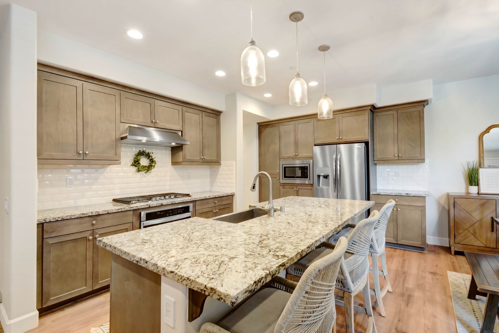 Coming Soon 3 Bedroom 3 Bathroom Tri Level Condominium For Lease In Rancho Cucamonga California – photo 2