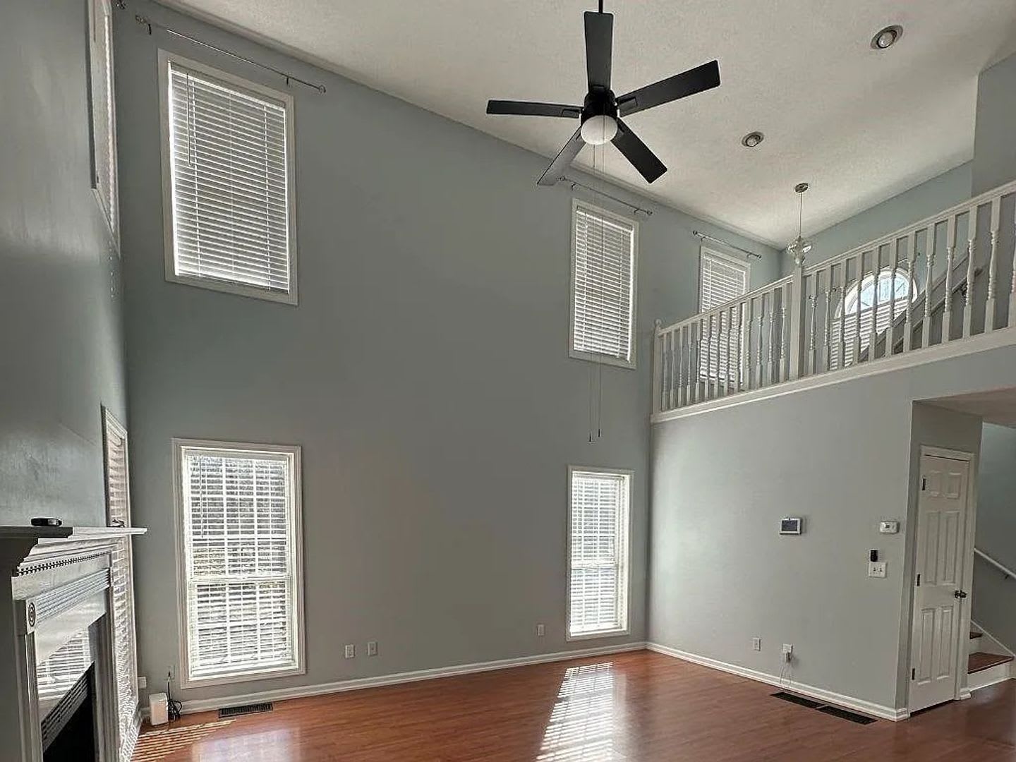 Room in 4 Bedroom Home at Lakeview Dr – photo 5