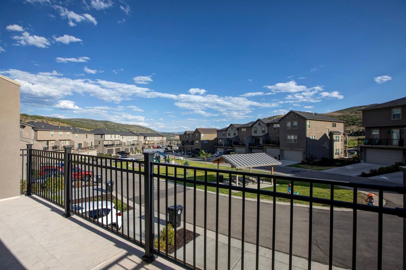 3 Bedroom/ 2.5 Bathroom – photo 4