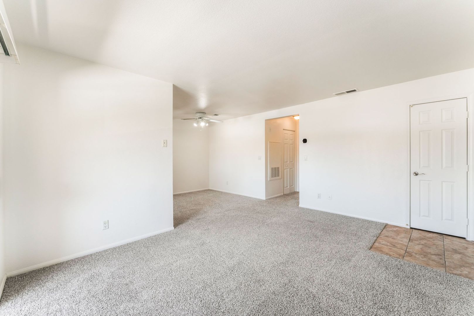 Charming Condo With New Carpet Paint Located Just Minutes Away From Summerlin – photo 5