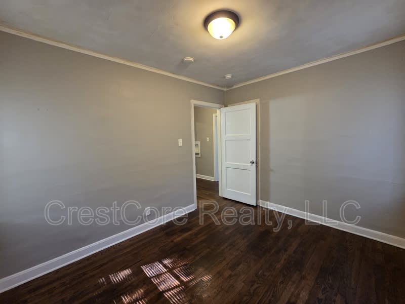 866 Homer St – photo 4