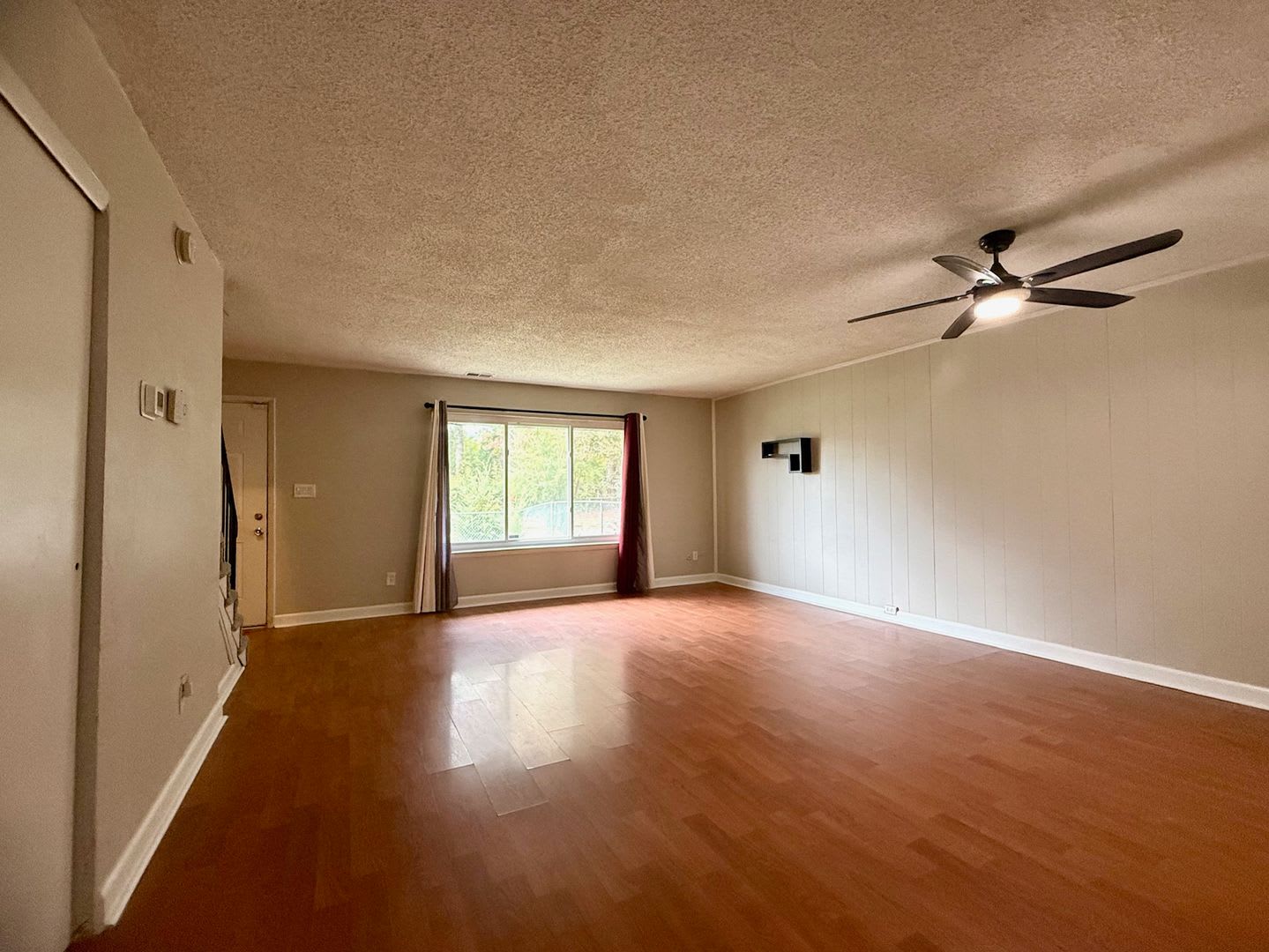 Charming 3-Bedroom Townhome with Fenced Yard – photo 4