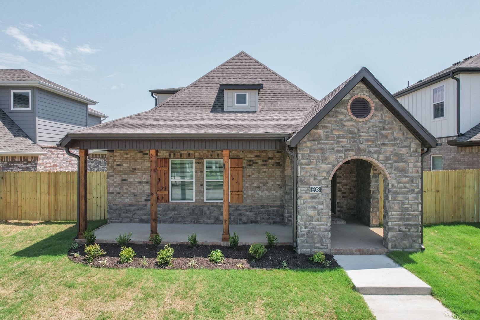 4 bedroom 3.5 bath home! – photo 1