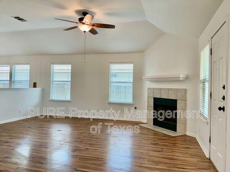 706 Stewart Drive – photo 3