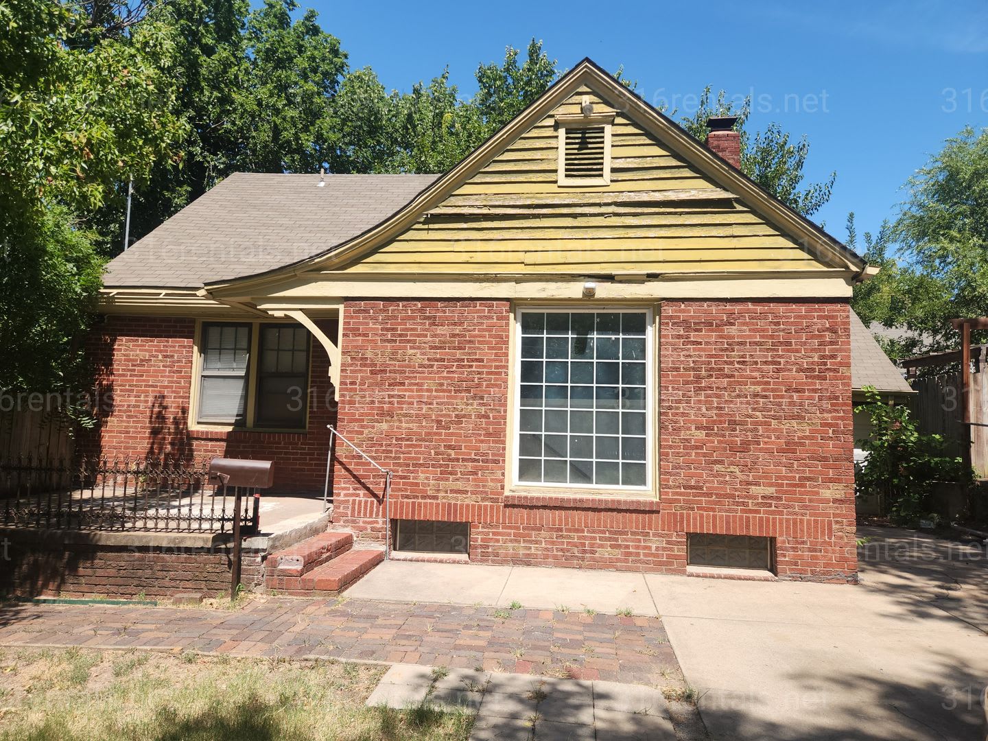1 075 2 Bedroom 2 Bathroom Single Family Home – photo 1