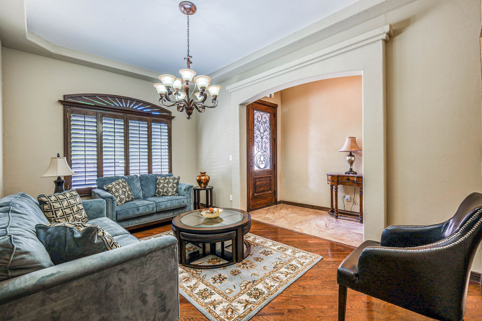 Westside area (Completely Furnished) Beautiful 4 bed/3 baths – photo 2