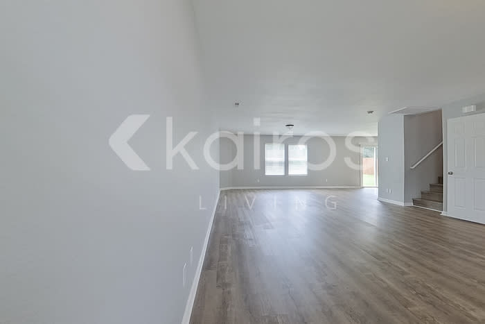 326 Kenneth Boulevard Northwest – photo 2