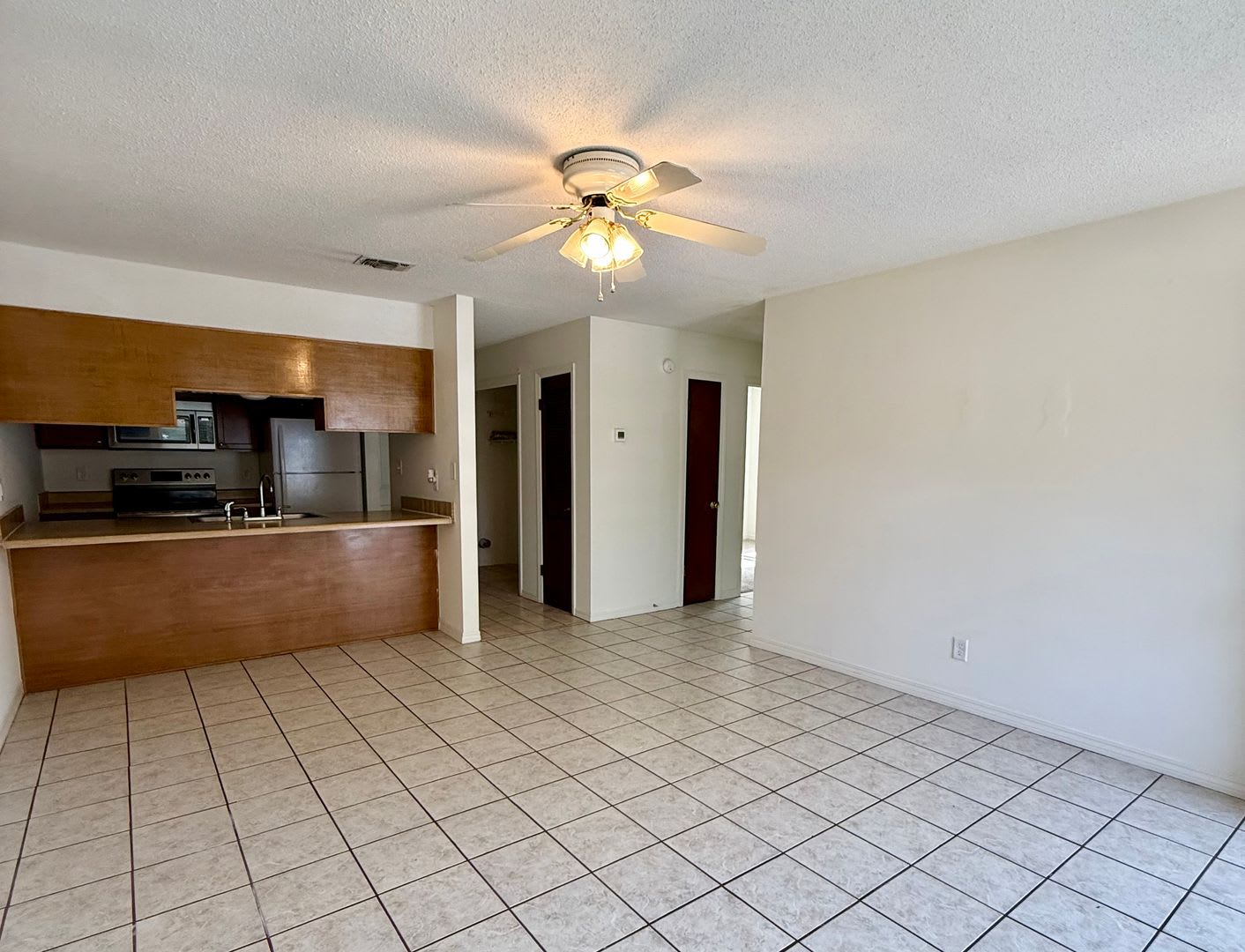 New Listing! – photo 2