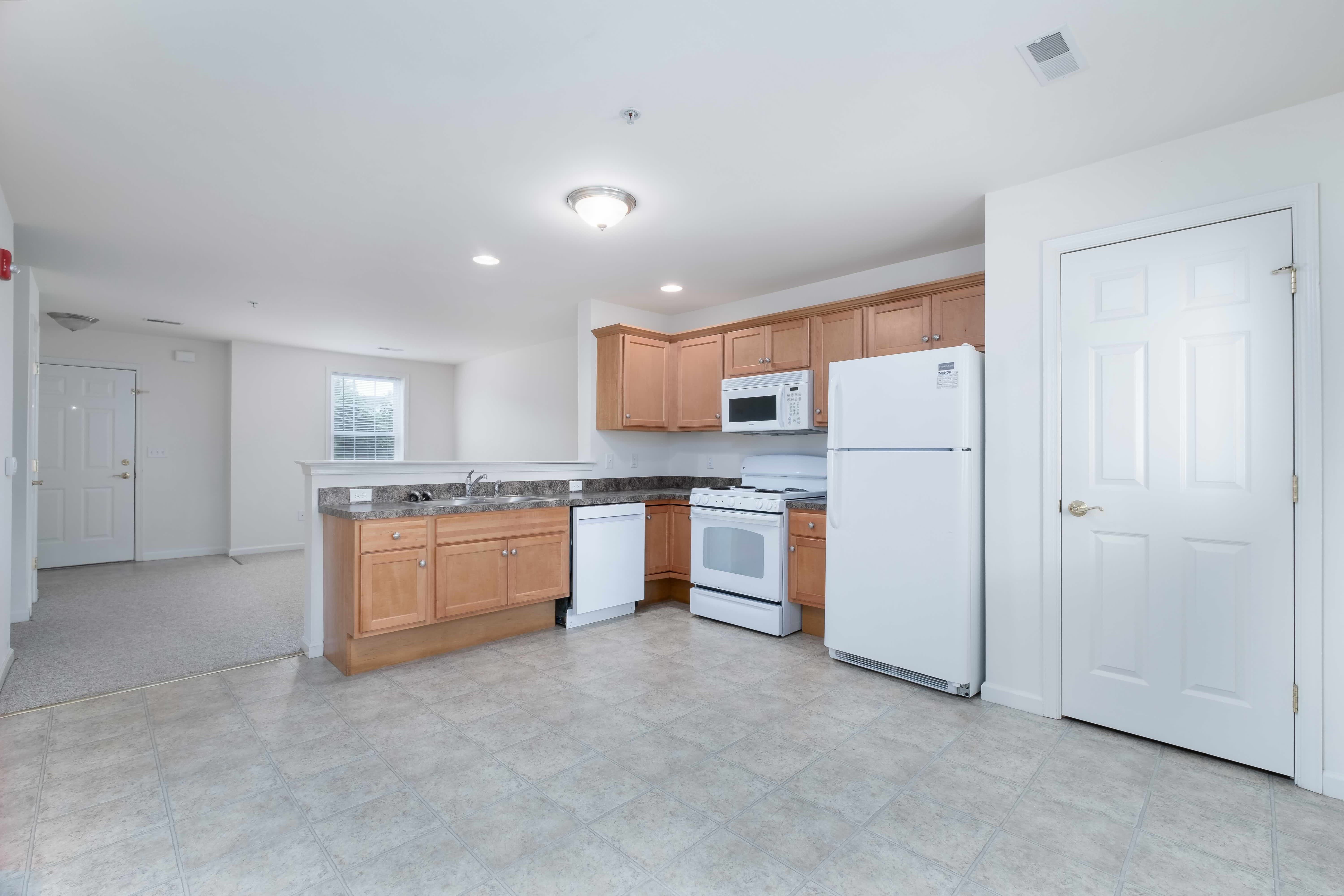 323 College Manor Ave – photo 3