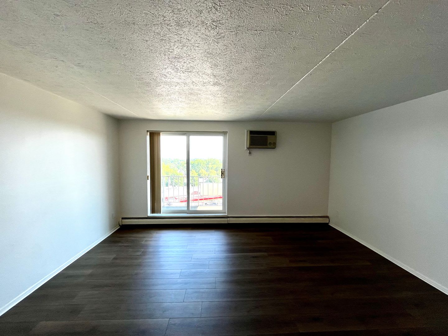 200 West – photo 5