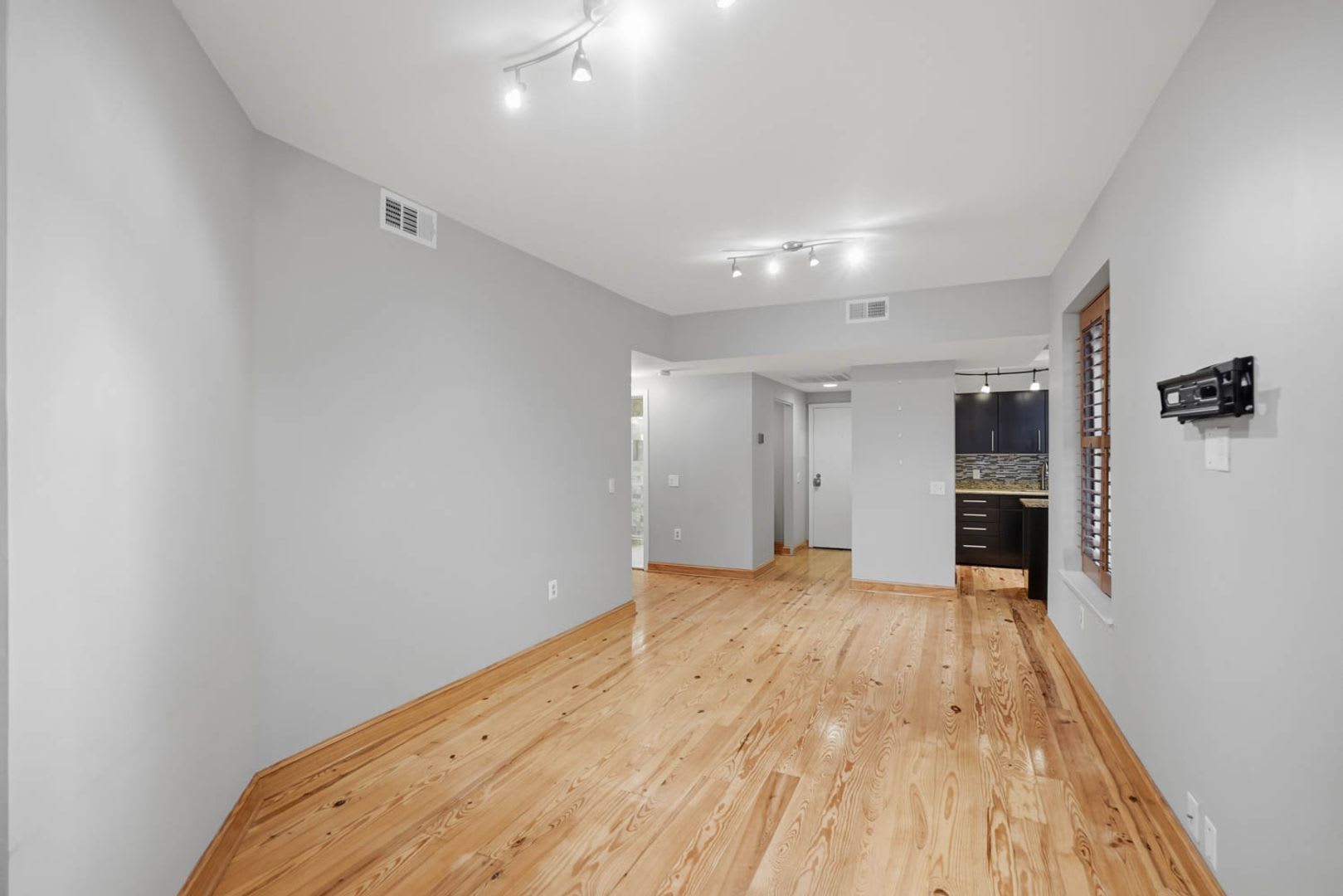 Adams Morgan Condo – photo 3