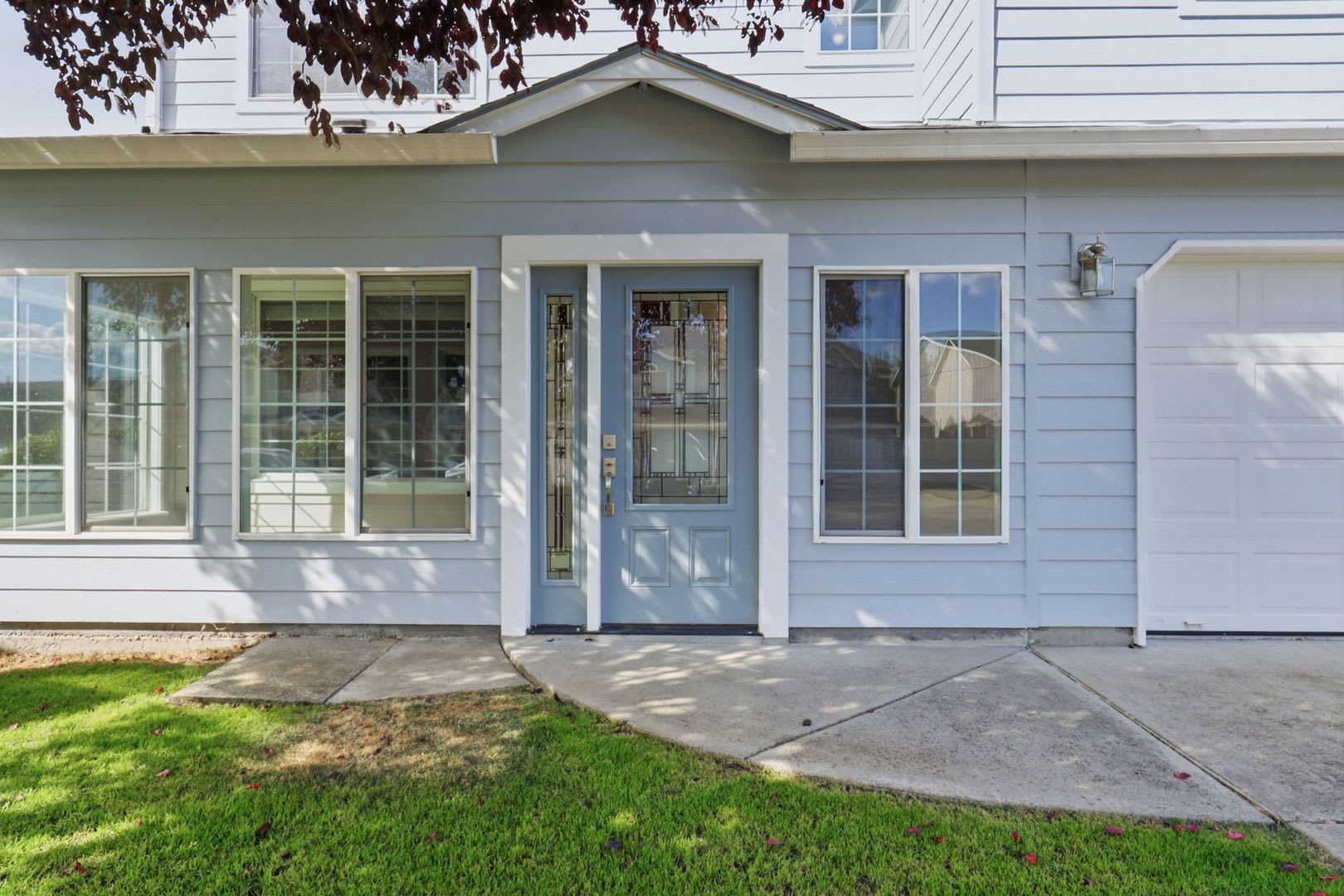 Newly Updated Stunning Home – photo 2