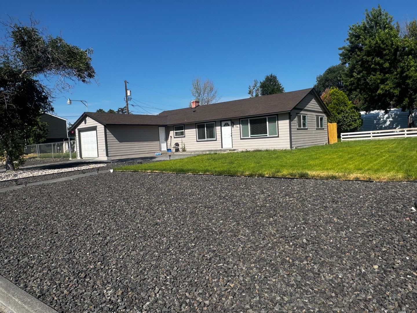 Single Family Home With Attached Garage – photo 2