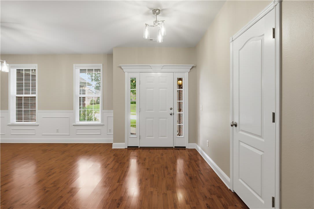 305 NW Palomino Street – photo 5