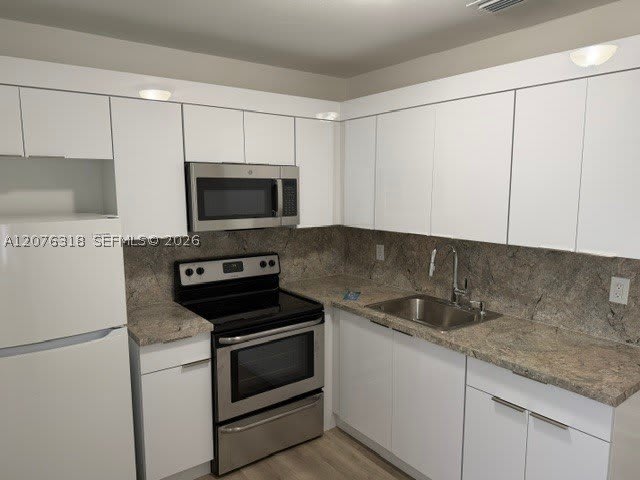 834 NE 5th Ave – photo 5