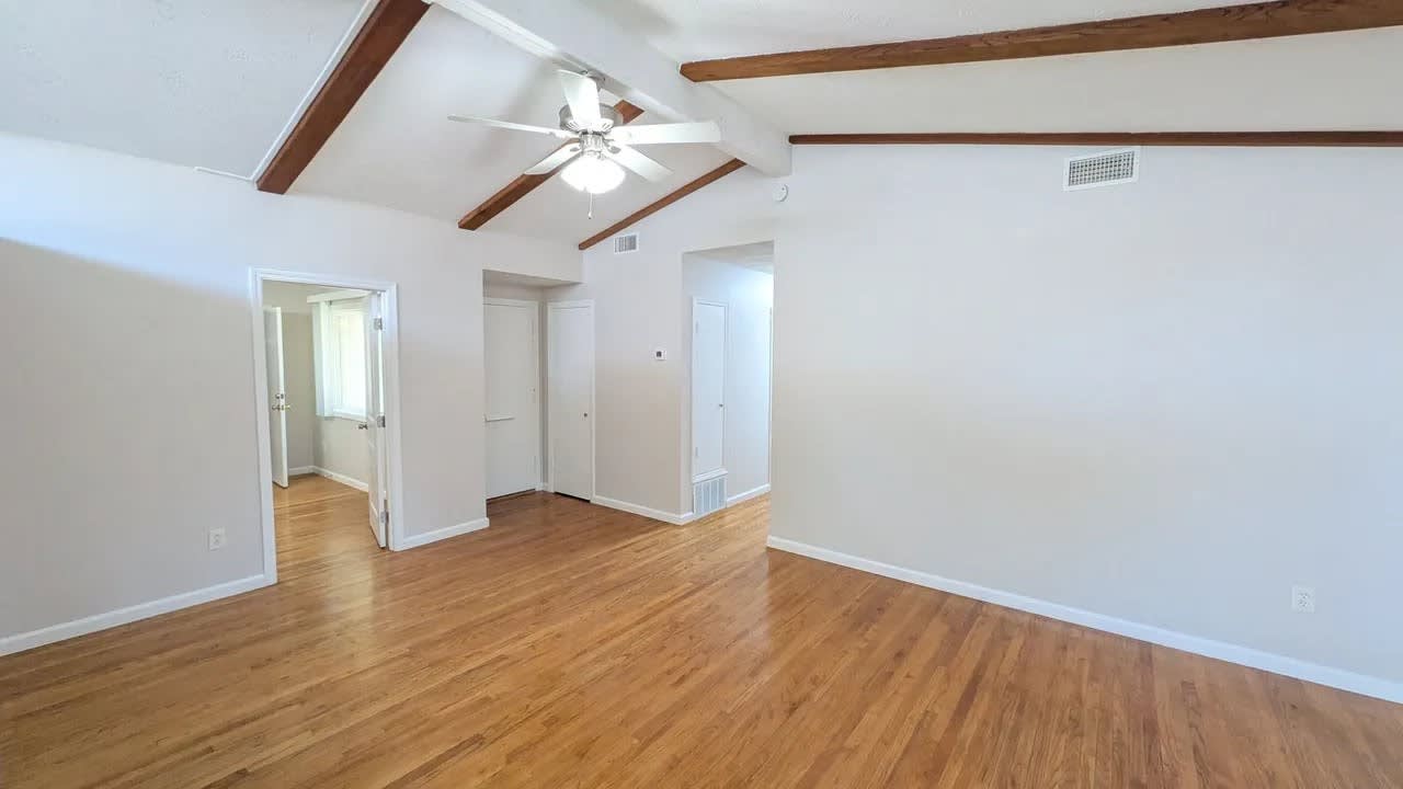 5778 Roswell St. – photo 2
