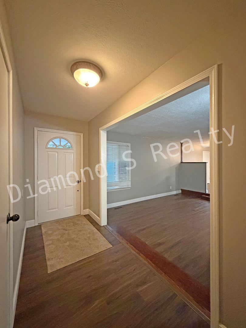 Beatiful 3-Bedroom Home Near Walnut Lawn & National! – photo 2