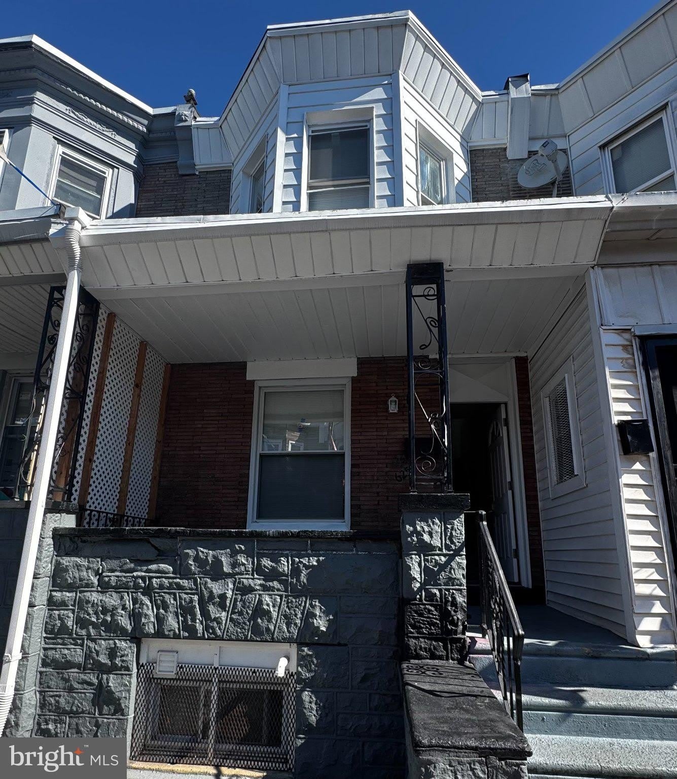 625 E THAYER Street – photo 1