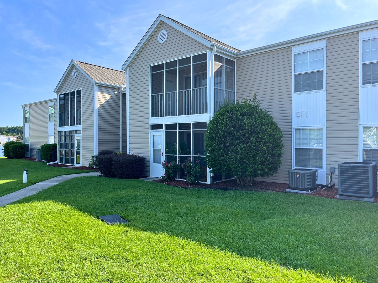 3 Bedroom, 2 Bath Lakeside Condo with Screened-in Balcony is Available Now! – photo 2