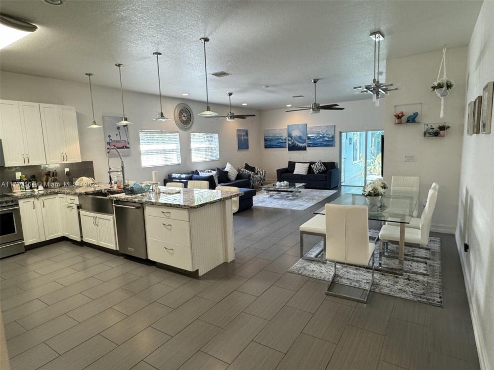 350 SW 2nd Ave – photo 2