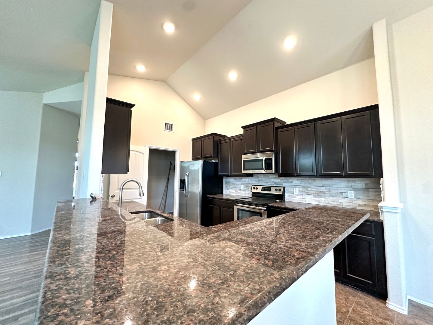 3 Bed 2 Bath With An Office Space – photo 4