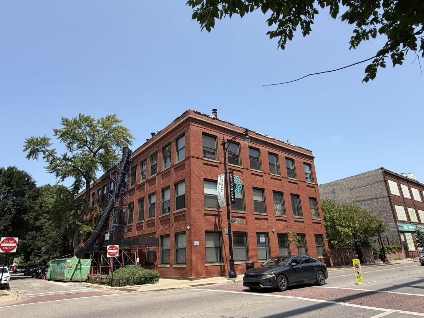 1250 W Fullerton Avenue – photo 1
