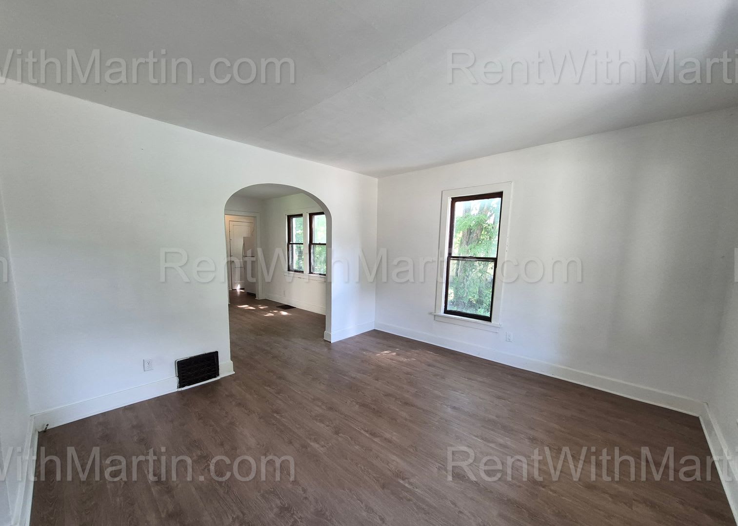 FOR RENT- 824 Logan Ave *PETS OK* *BUILD YOUR CREDIT* MOVE IN PROMO~~ SEC 8 ACCEPTED – photo 2
