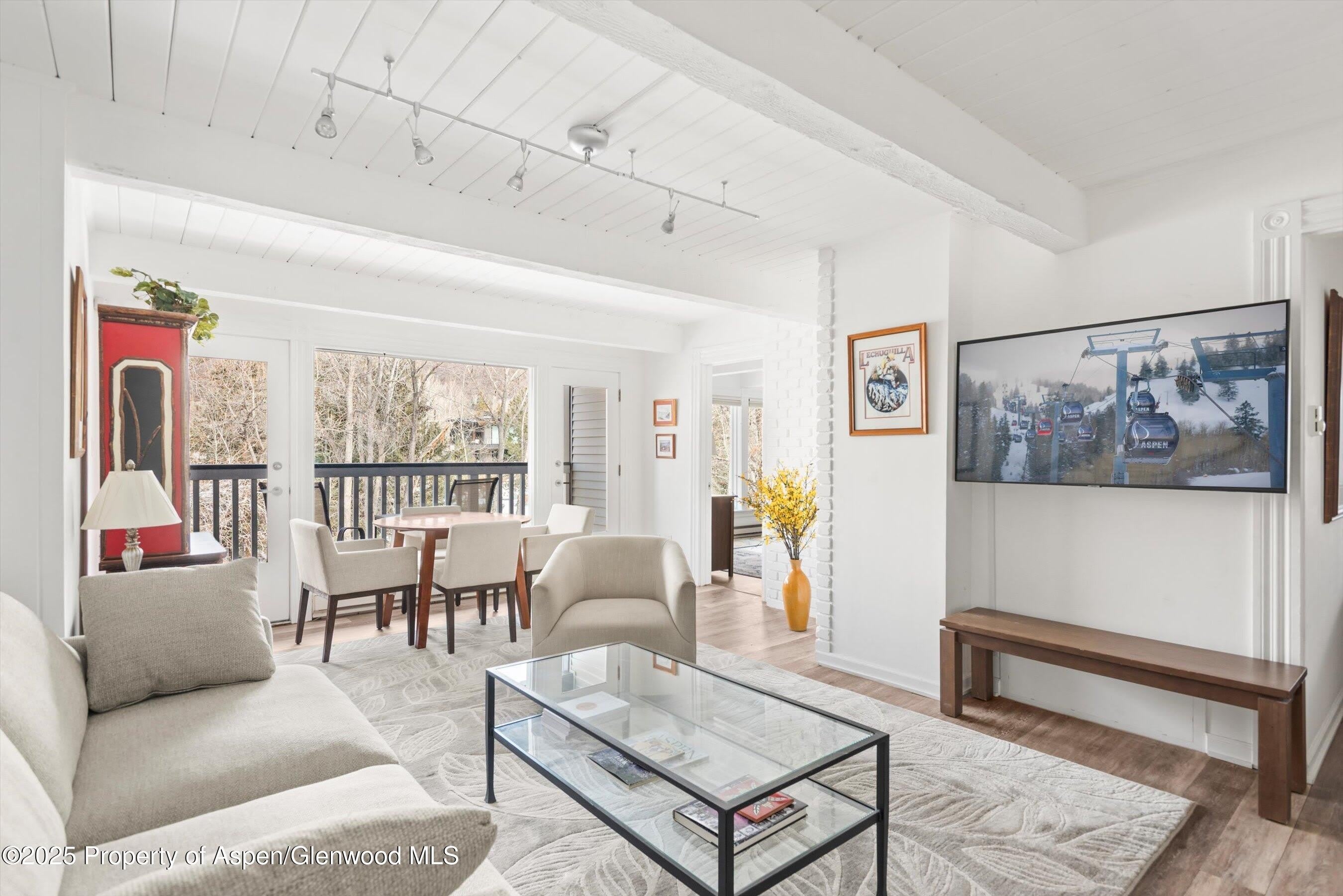 916 E Hopkins Avenue – photo 1