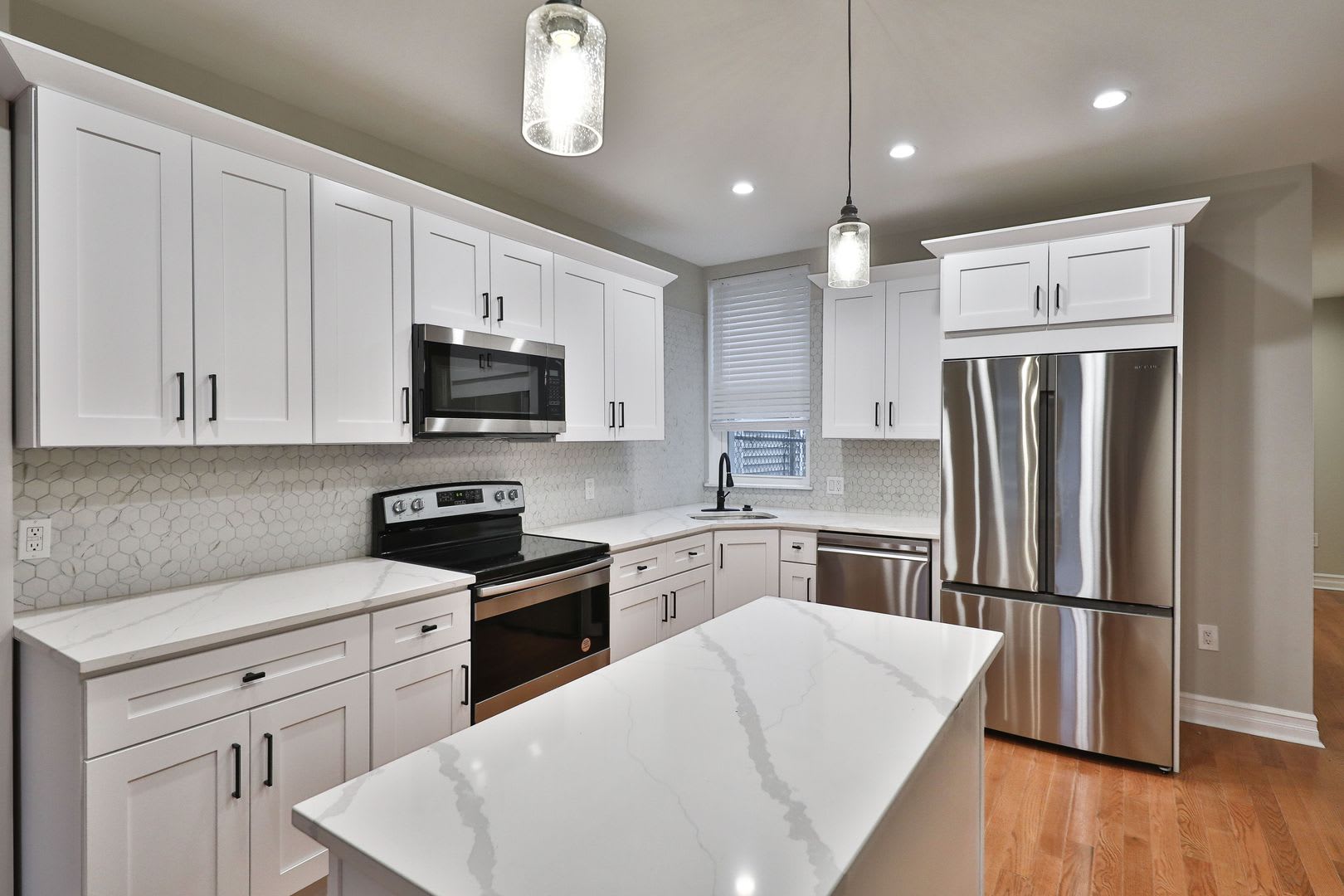 Amazing Fully Renovated 3 bed 2.5 Bath Brewerytown Home! – photo 2