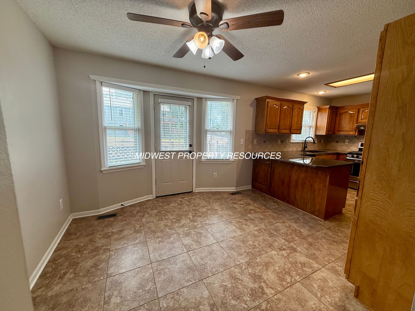 Spacious 3 Bed 2 5 Bath Home With Finished Basement Fenced Yard – photo 4