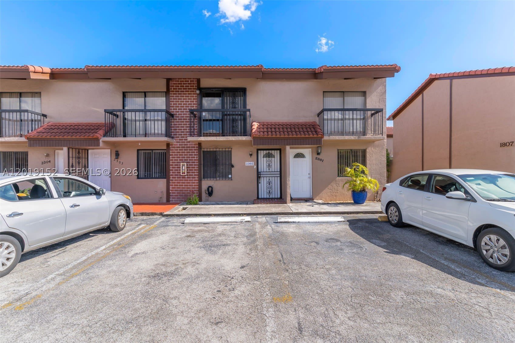1811 SW 107th Ave – photo 2