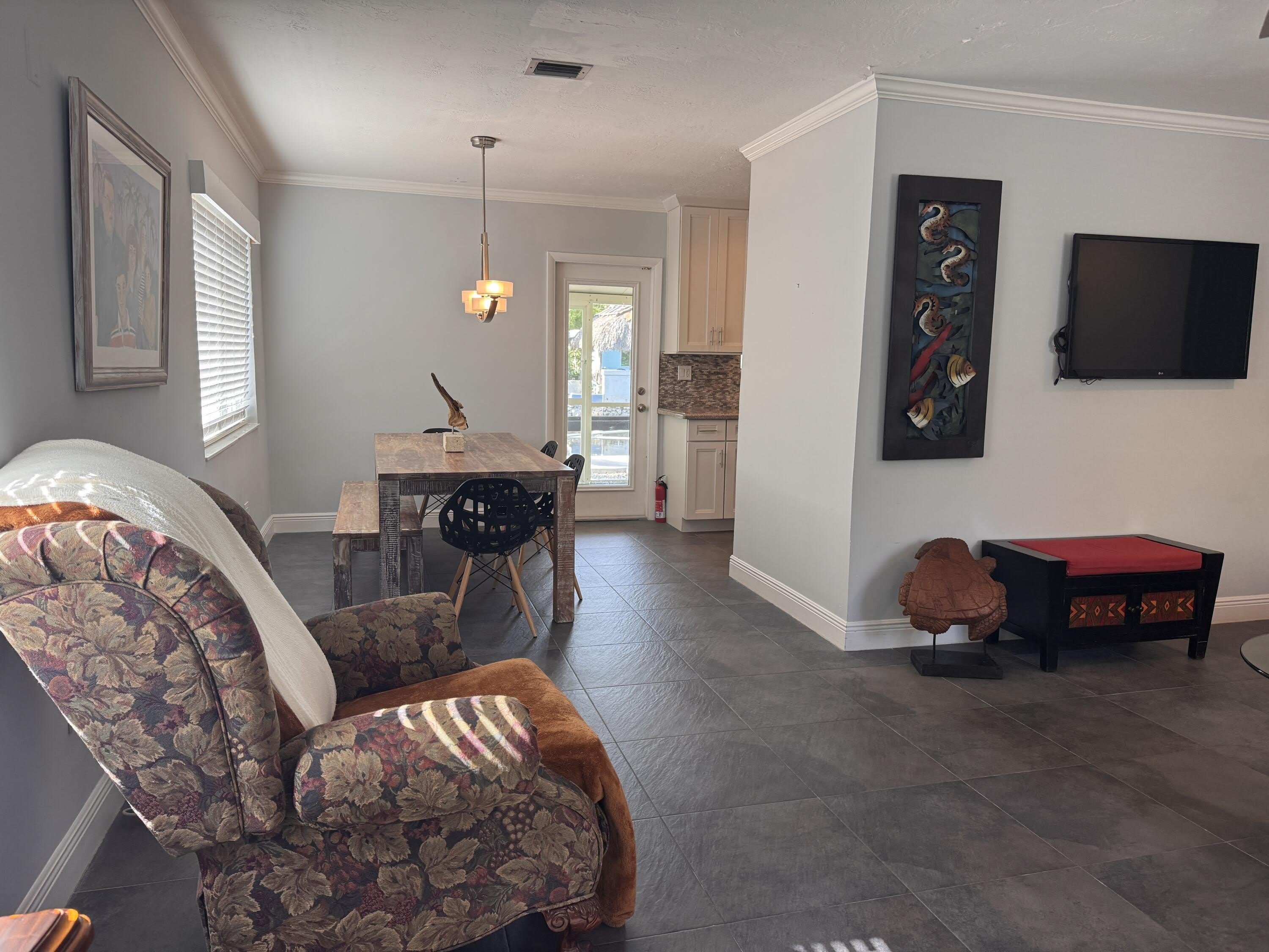 135 Peace Avenue – photo 4