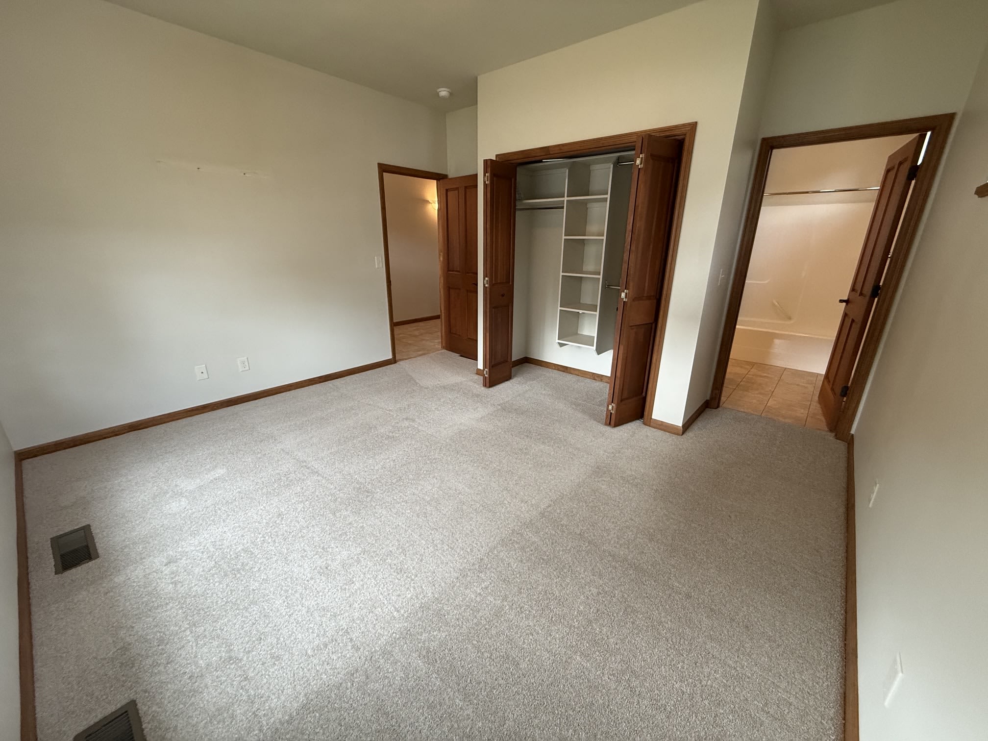 301 South Hanley Avenue – photo 4