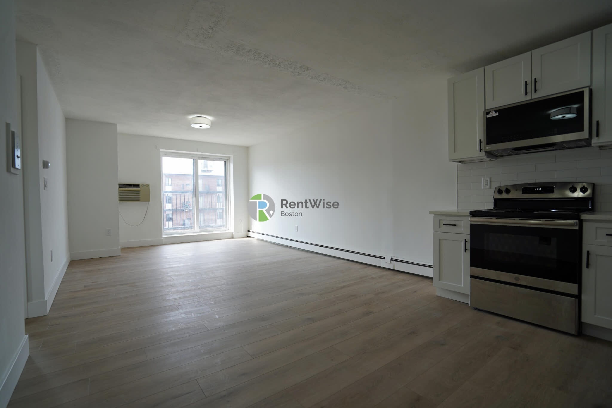 745 E 6th St – photo 2