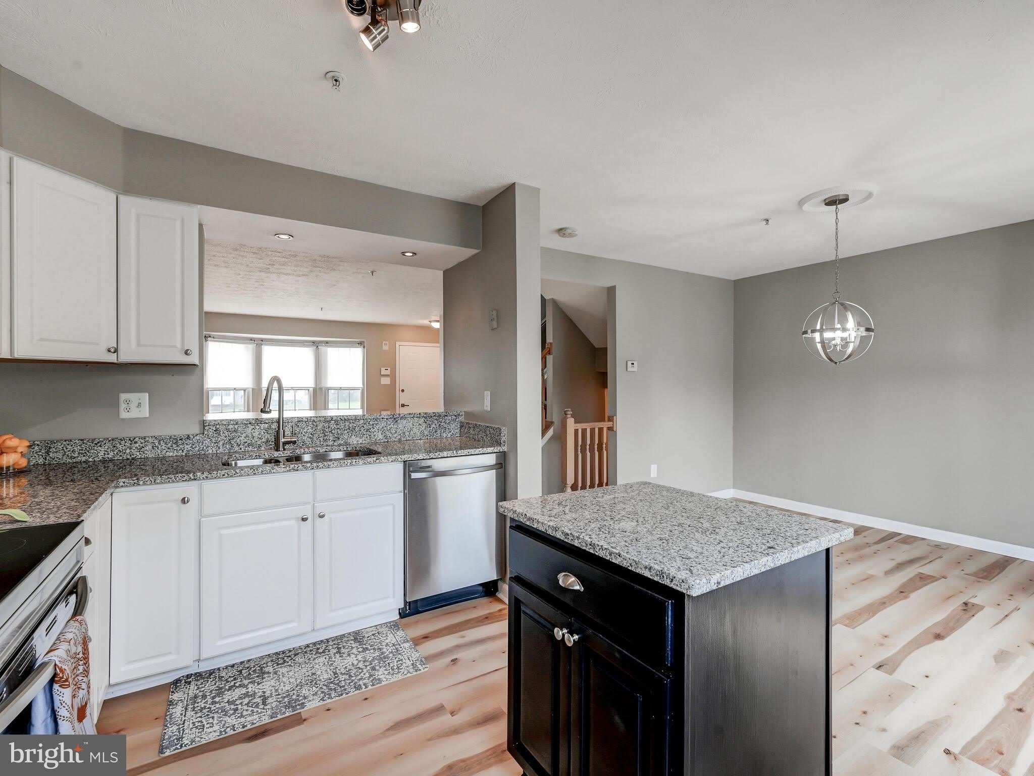 3 SANDVIEW Court – photo 3