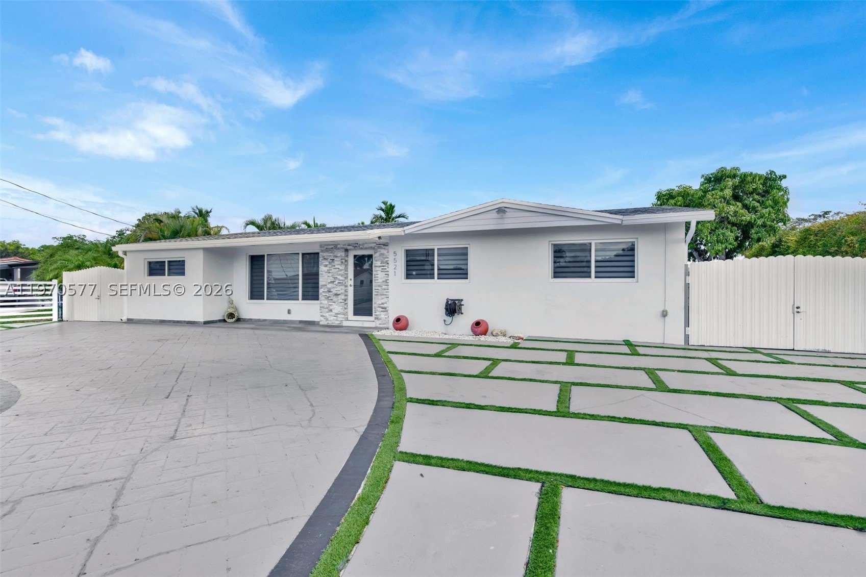 5521 SW 104th Ave – photo 3