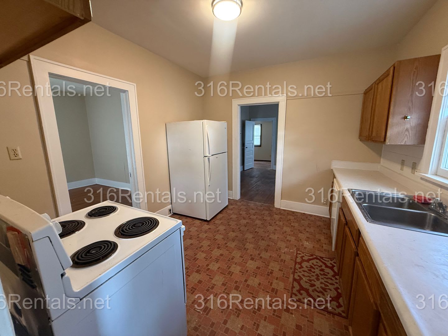 $1195- ** COMING SOON** 3 bedroom / 1 bathroom – photo 3
