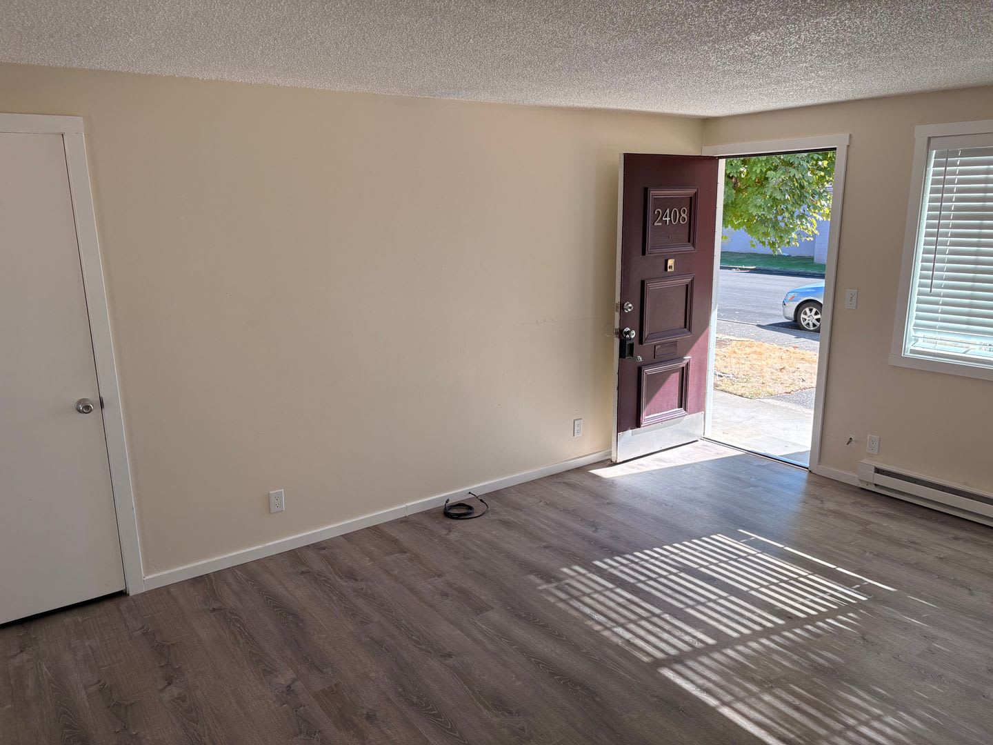 C2402 Maple Court Apartments – photo 1