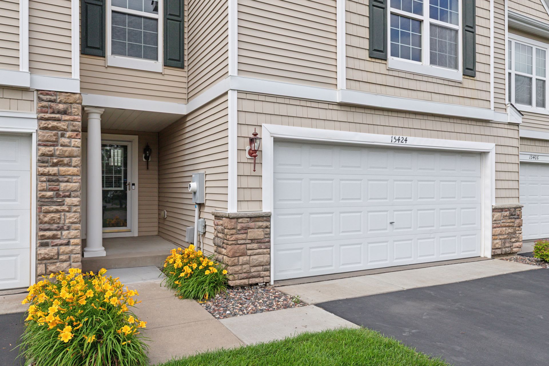 15424 Foster Drive North – photo 2