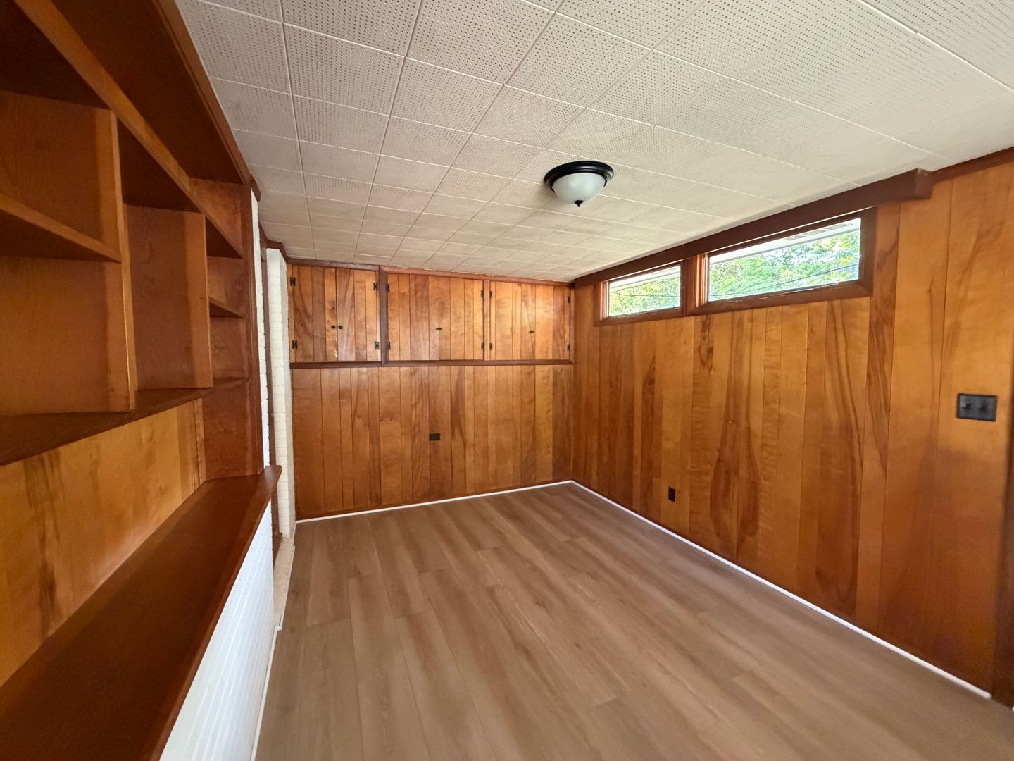 Classic 3BR/2BA Mid-Century Ranch on Ridge Road – photo 3