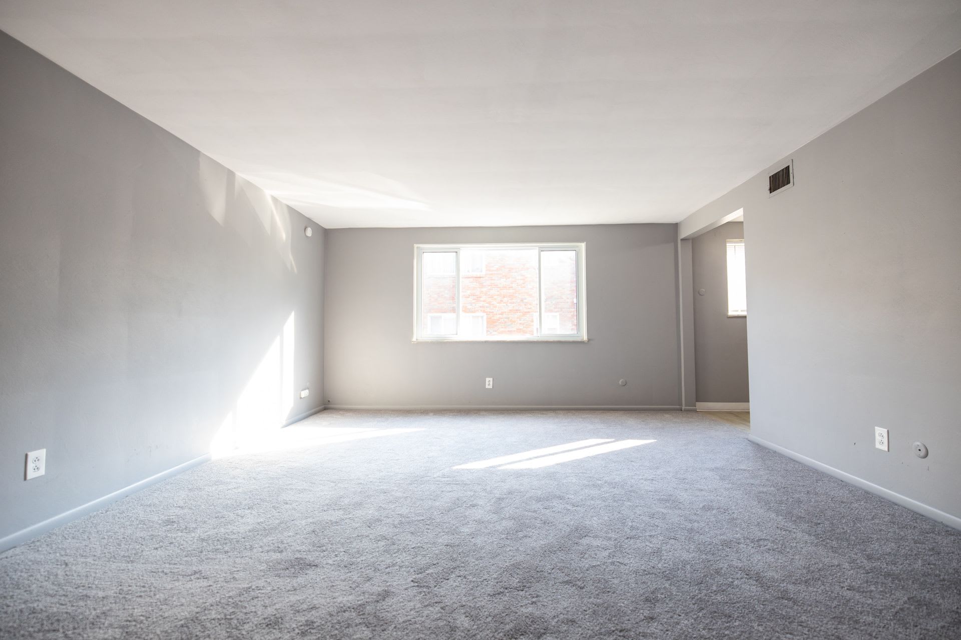 Broadway Manor Apartments – photo 4