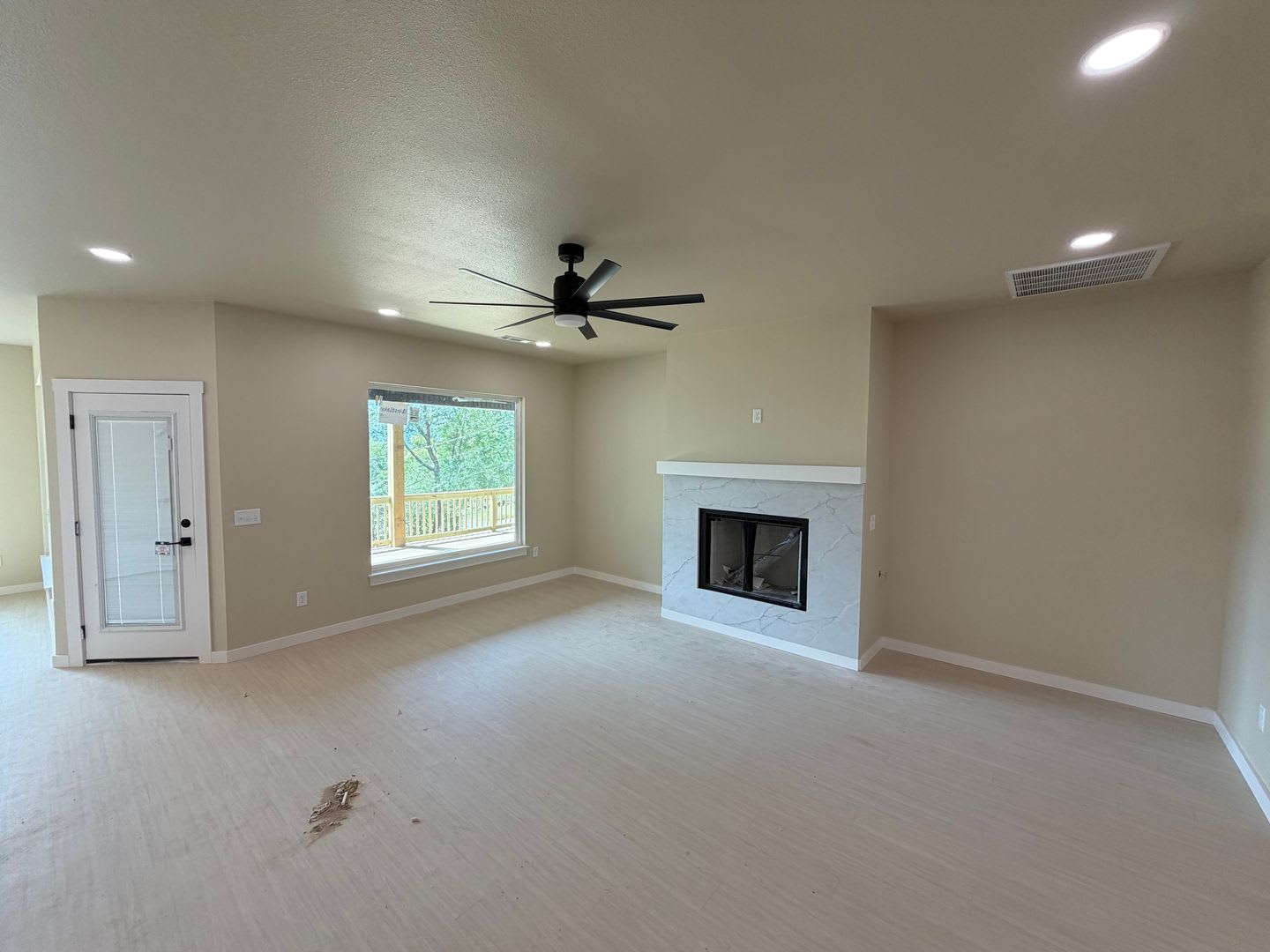 1/2 off first months rent if lease starts 9/1 – photo 2