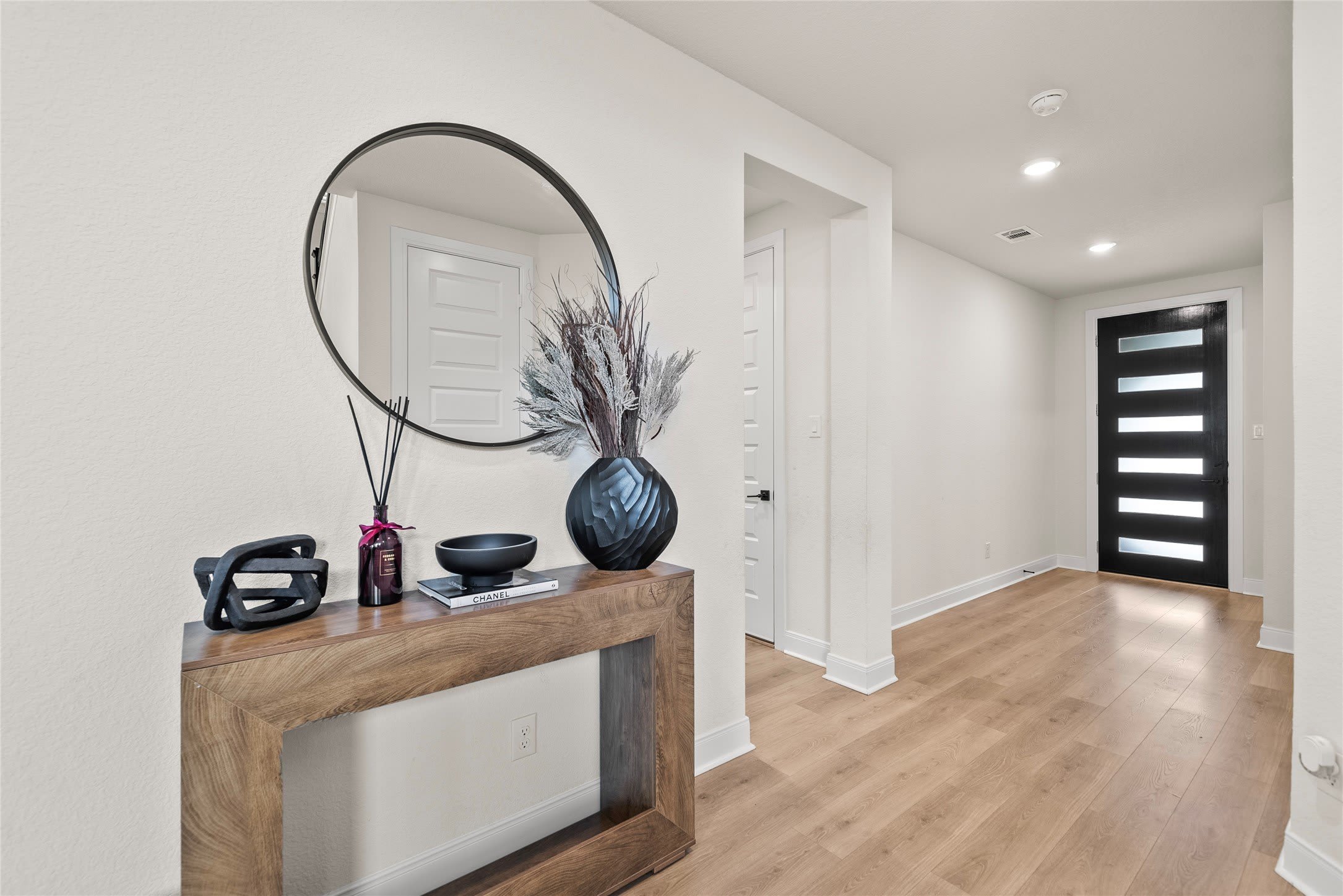 609 Northside Drive – photo 2