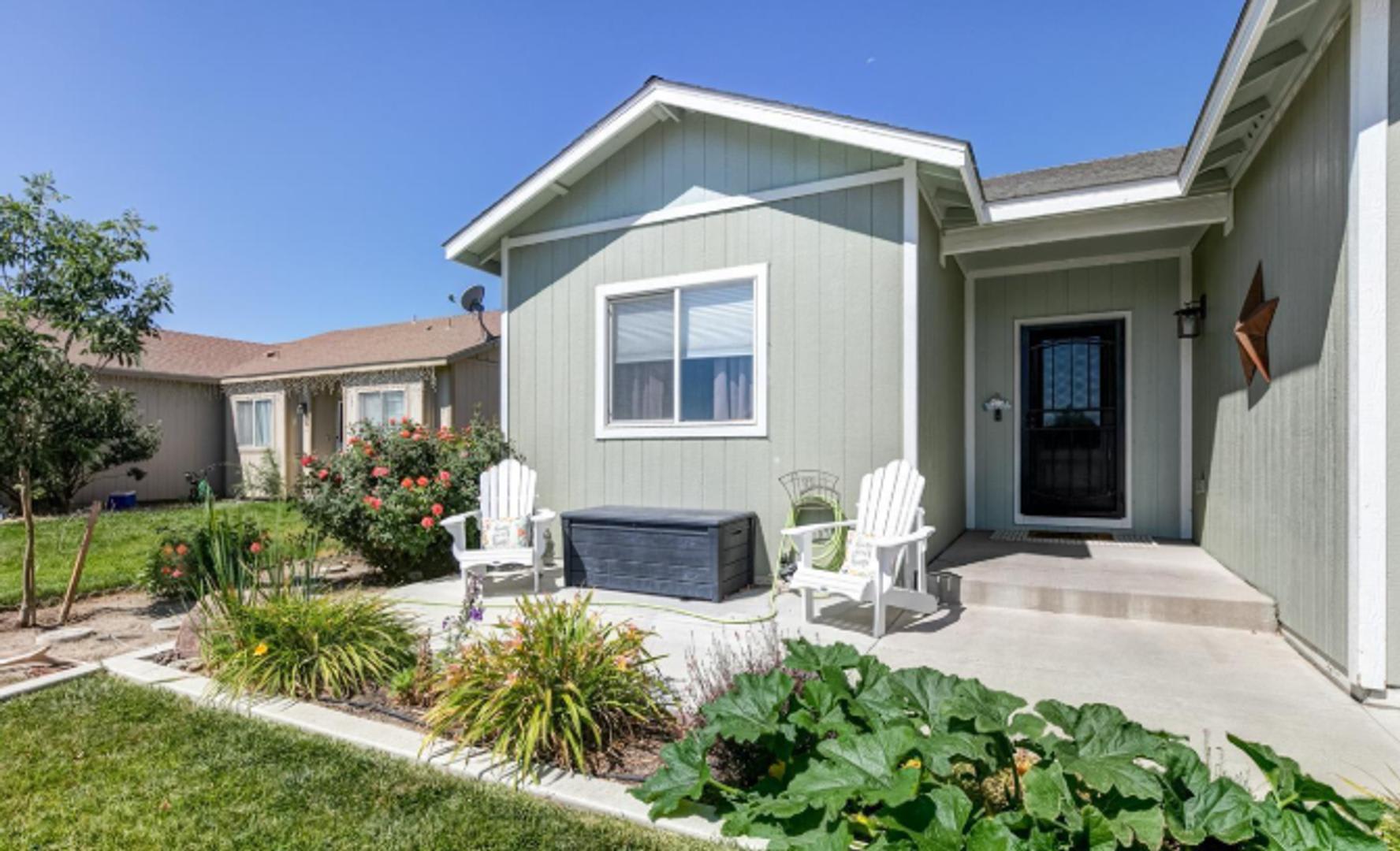 Military-Friendly Rental – 3BR/2BA Reno Home – photo 2