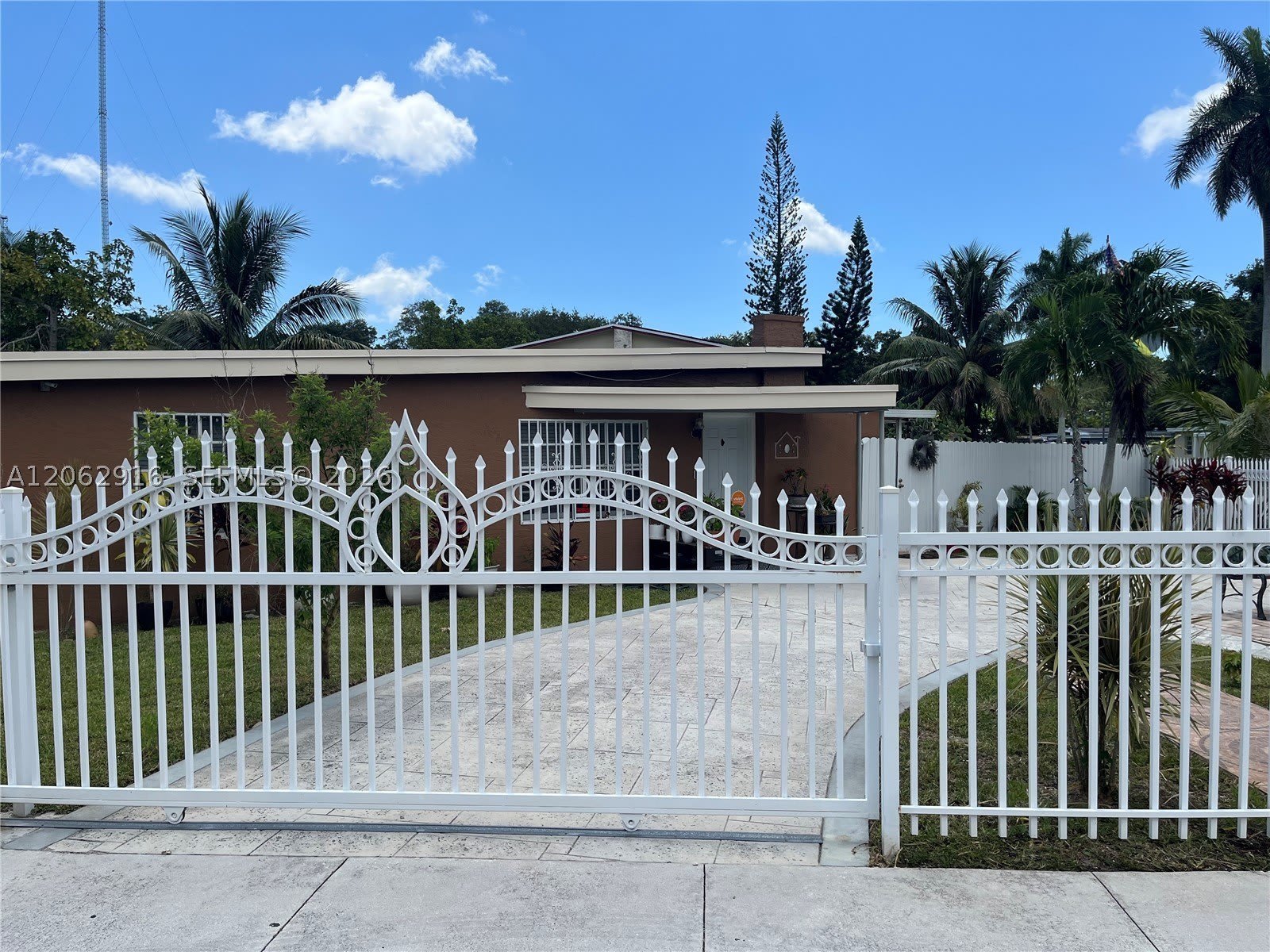 101 Miami Gardens Rd – photo 5