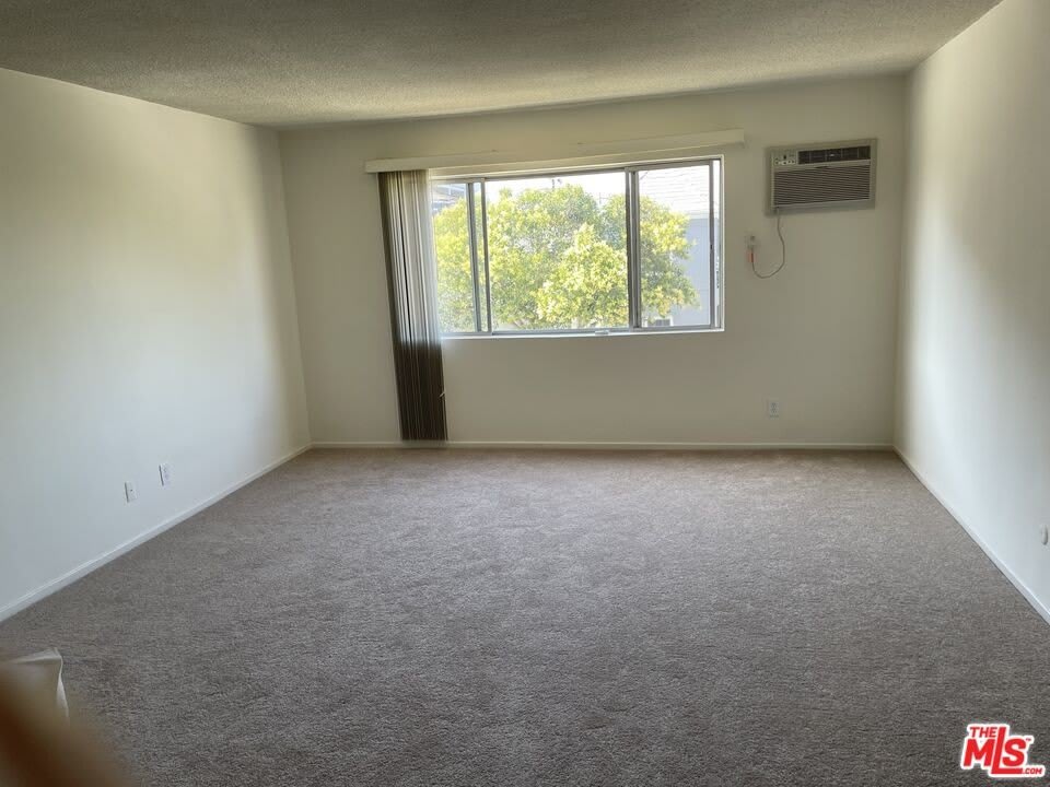 9204 Whitworth Dr – photo 2